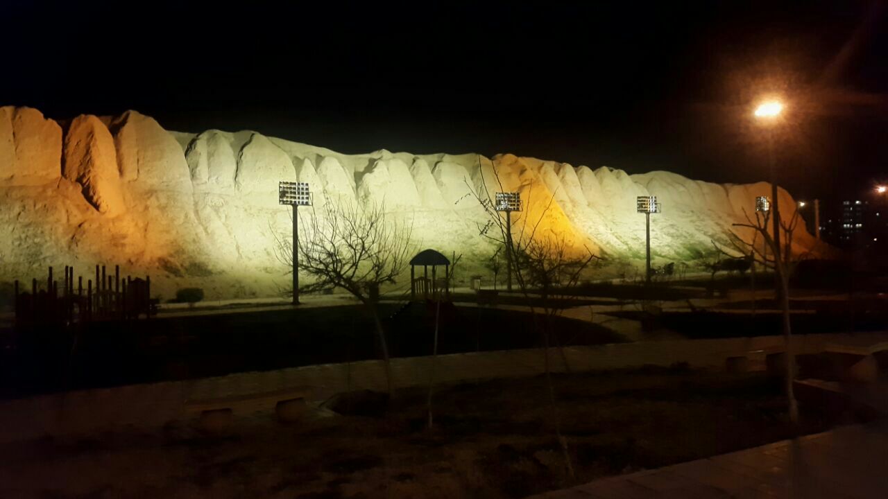 قلعه گبری؛ اثر 2 هزار ساله ری نورپردازی شد