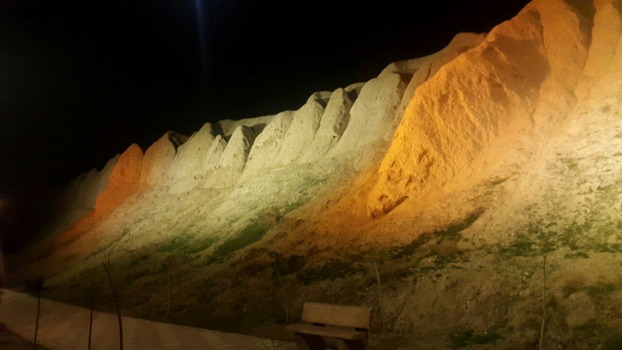 قلعه گبری؛ اثر 2 هزار ساله ری نورپردازی شد