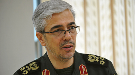 ملت ایران پای انقلاب اسلامی ایستادهاند ملت ایران پای انقلاب اسلامی ایستادهاند