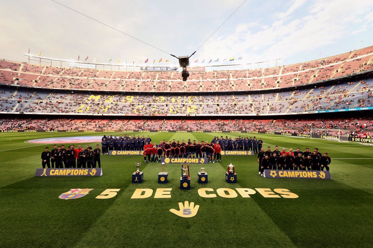 باشگاه بارسلونا، جام های خود را به رخ کشید باشگاه بارسلونا، جام های خود را به رخ کشید