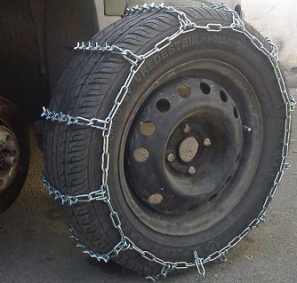 تردد در گردنههای صایین و اسالم فقط با زنجیرچرخ امکانپذیر است تردد در گردنههای صایین و اسالم فقط با زنجیرچرخ امکانپذیر است