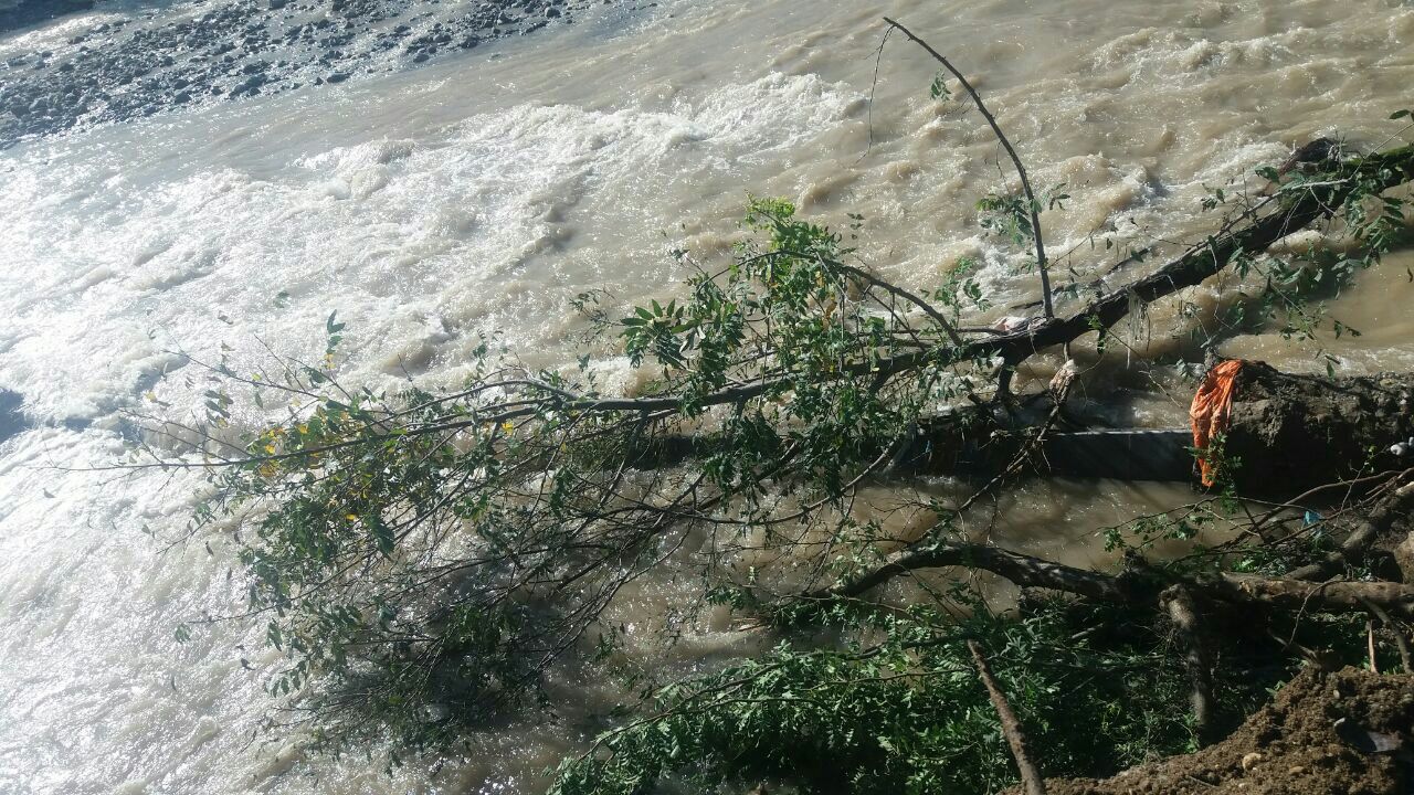 وصل شدن برق و گاز مناطق سیل زده