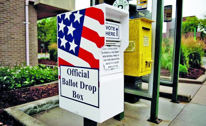 معترضان خواستار استعفای رئیس اداره کل پست آمریکا شدند معترضان خواستار استعفای رئیس اداره کل پست آمریکا شدند