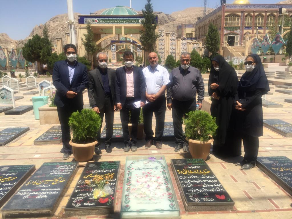 فوتبالی‌ها بر سرمزار سردار دل‌ها