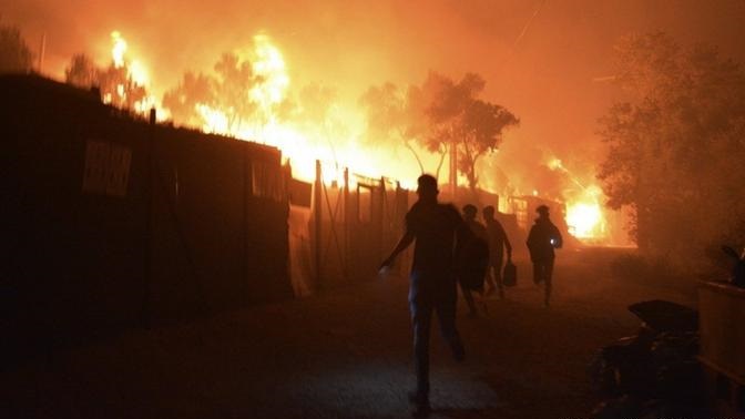 کثیفترین اردوگاه آوارگان اروپا در لسبوس میسوزد کثیفترین اردوگاه آوارگان اروپا در لسبوس میسوزد