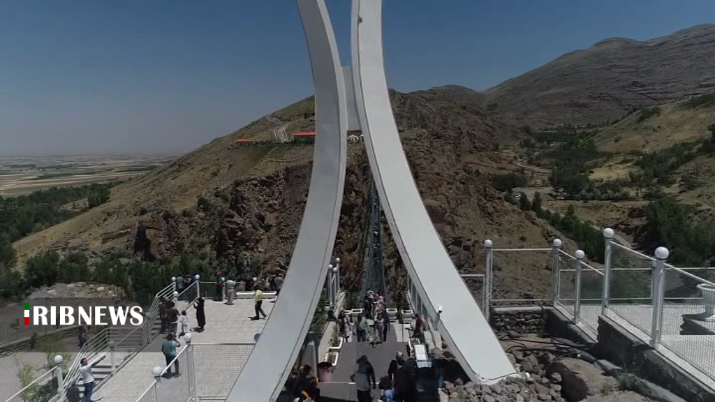 تجربه اوج هیجان در پل شیشه ای قوسی هیر