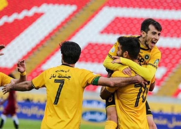 سپاهان با برد پیکان به پرسپولیس نزدیک شد