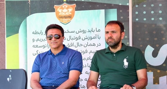 سرمربی استقلالی در تمرین پرسپولیس