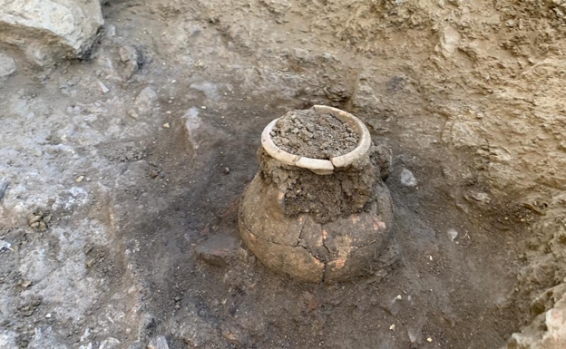 کشف یک کوزه ۲۷۰۰ ساله از دوران فنیقی‌ها