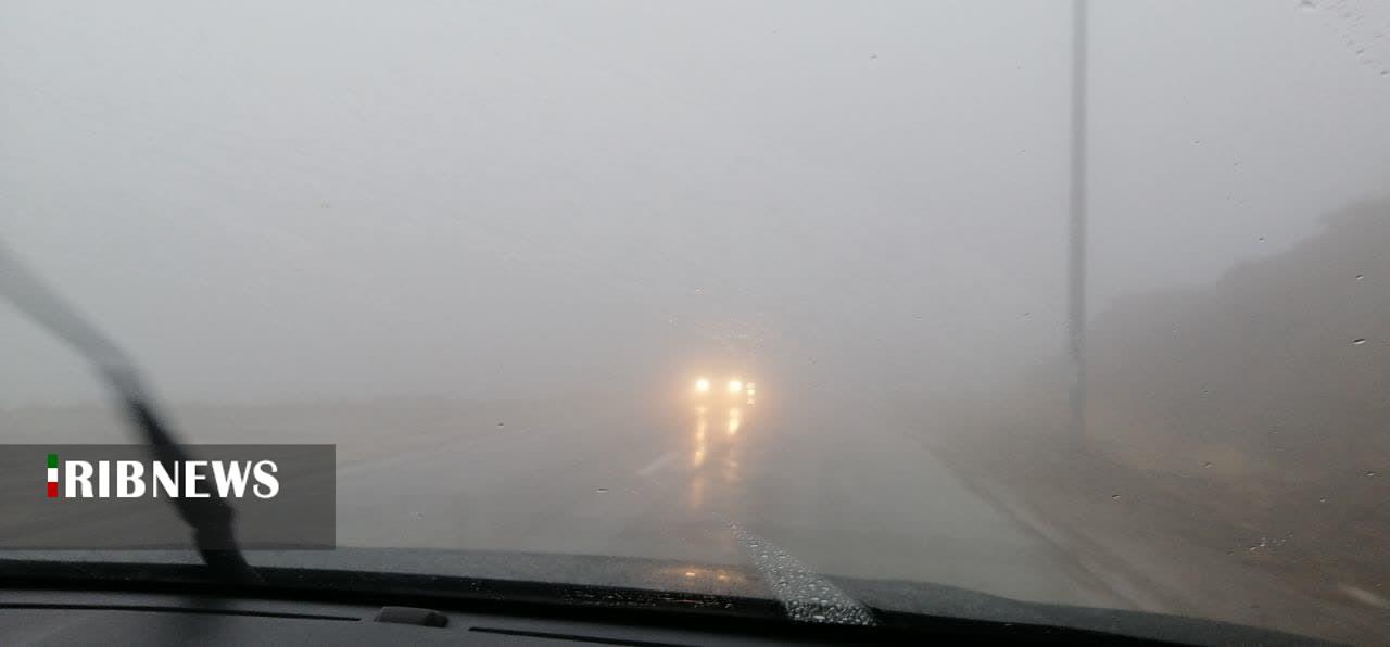 گردنههای سردشت مه آلود و جادهالغزنده است گردنههای سردشت مه آلود و جادهالغزنده است