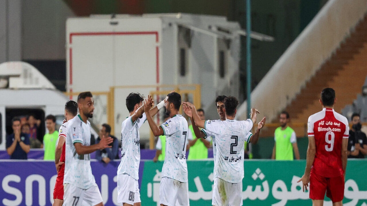 آغاز فروش بلیت مسابقه فوتبال ذوبآهن و پرسپولیس آغاز فروش بلیت مسابقه فوتبال ذوبآهن و پرسپولیس