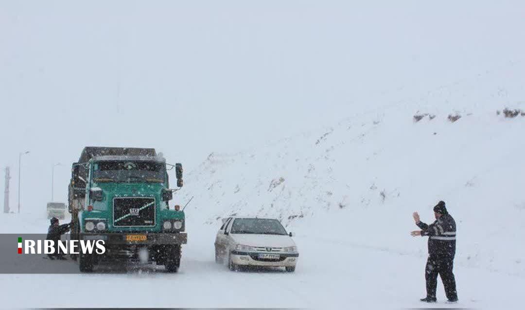 قطع راه ارتباطی  ۱۲۱ روستای  برفگیر در  بروجرد