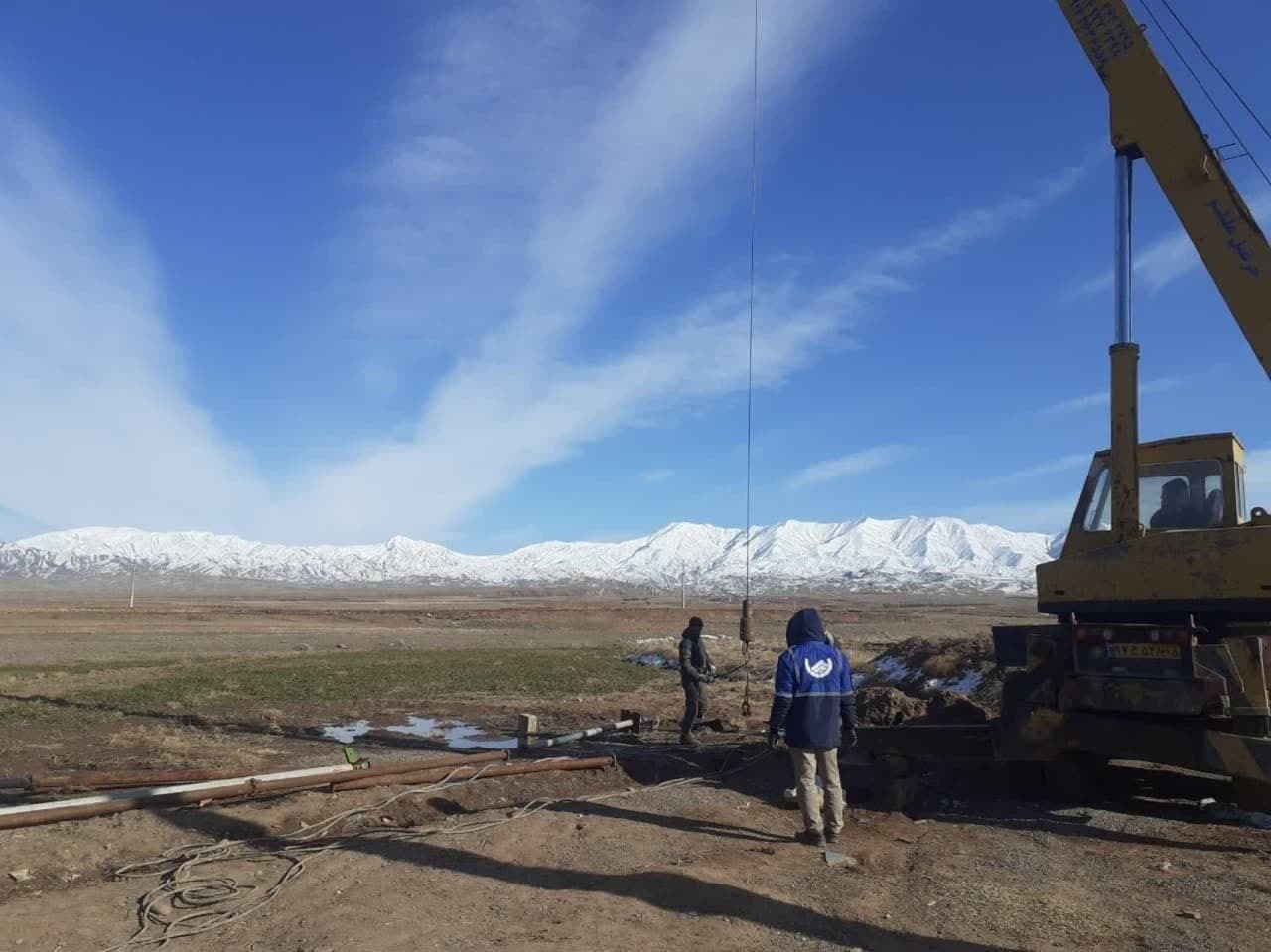 تعویض الکتروپمپ شناور چاه روستای خاکمردان برای بهبود تأمین آب شرب