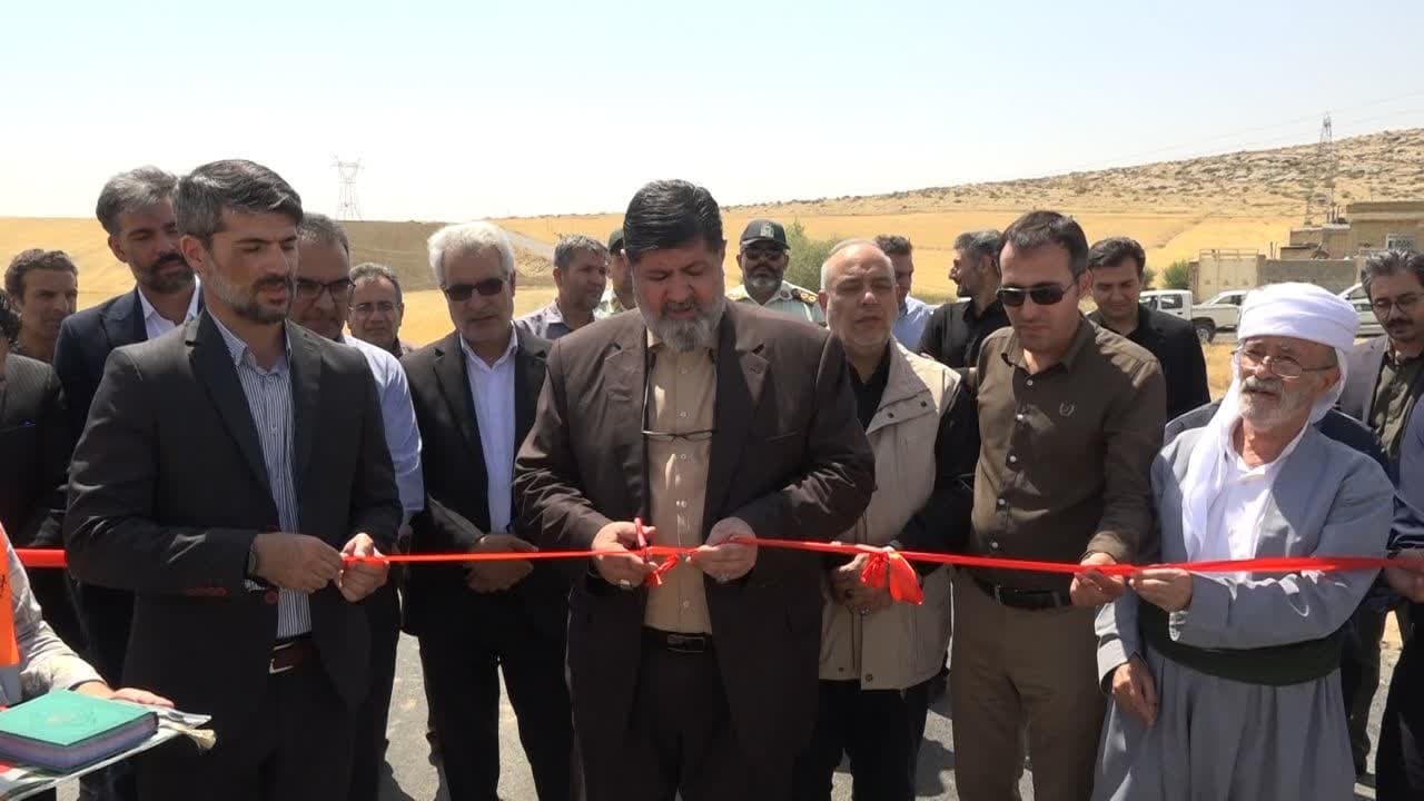 بهره برداری از طرح آسفالت راه دسترسی روستای یهرلو در تکاب بهره برداری از طرح آسفالت راه دسترسی روستای یهرلو در تکاب