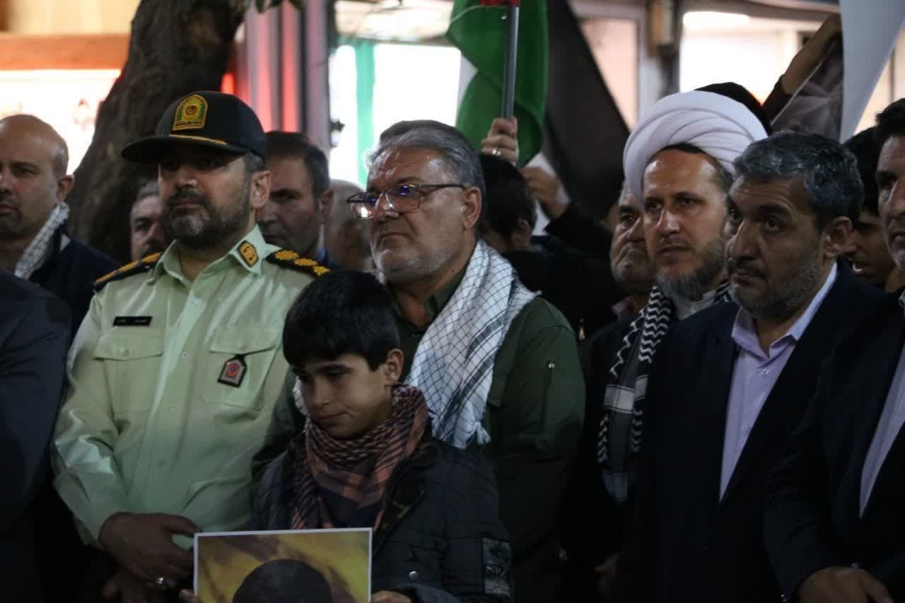 تجمع شبانه مردم خوی در محکومیت جنایات رژیم صهیونسیتی و شهادت سید حسن نصرالله تجمع شبانه مردم خوی در محکومیت جنایات رژیم صهیونسیتی و شهادت سید حسن نصرالله