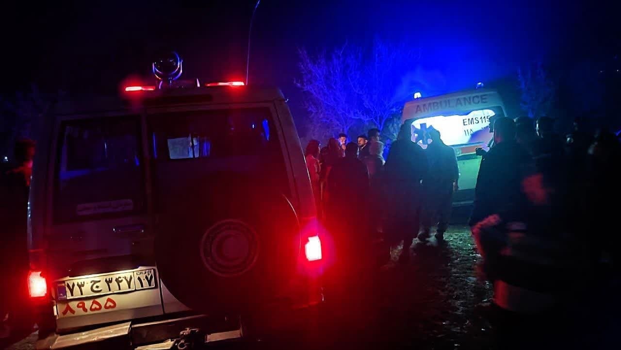 برخورد خودروی سمند با درخت در محور سردشت به مهاباد