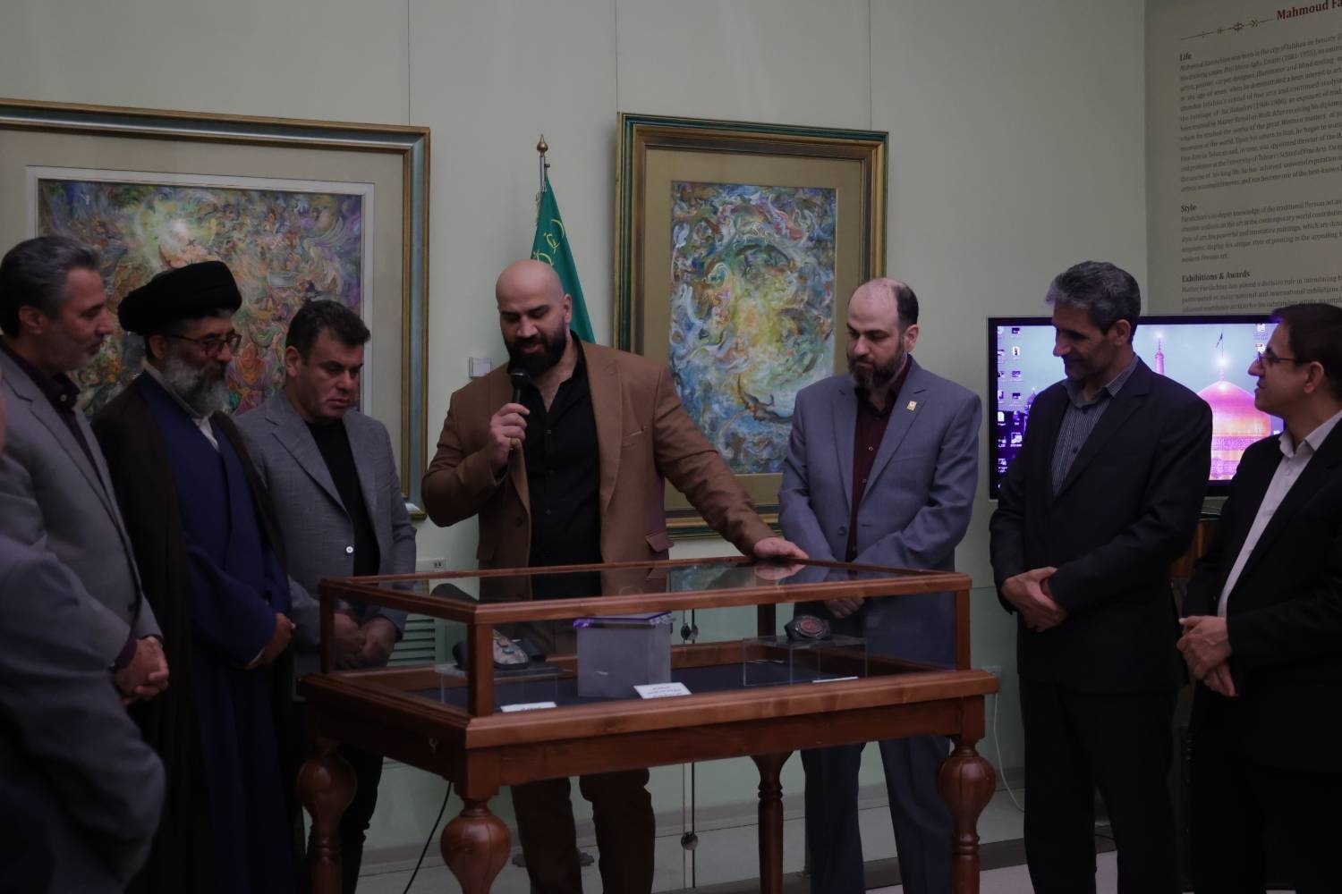 رونمایی از ۳ بازوبند پهلوانی اهدایی به موزه حرم مطهر رضوی