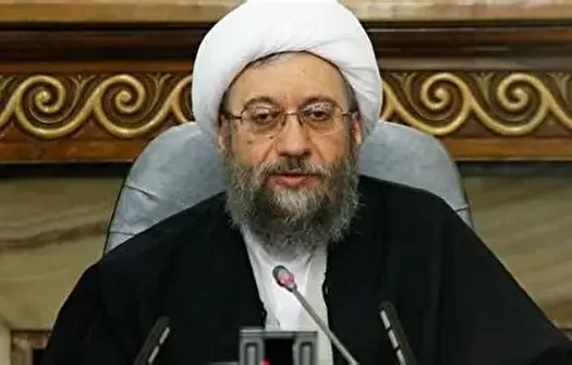 آیت الله املی لاریجانی: ملت ایران با تهدید عقب نشینی نمی‌کند