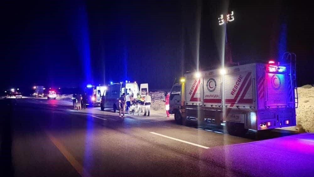 تصادف تریلی با عابران پیاده در جاده لار_بندرعباس