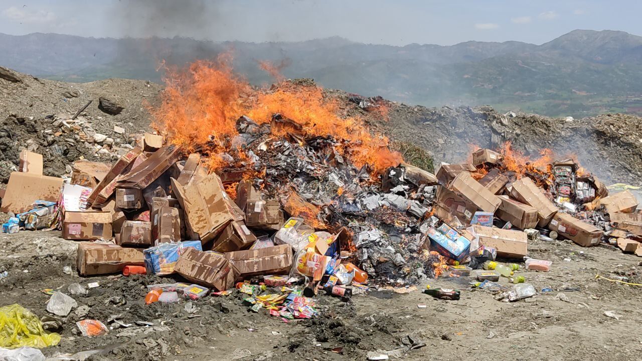 امحای۱۲ تن مواد غذایی و دارویی در سردشت امحای۱۲ تن مواد غذایی و دارویی در سردشت