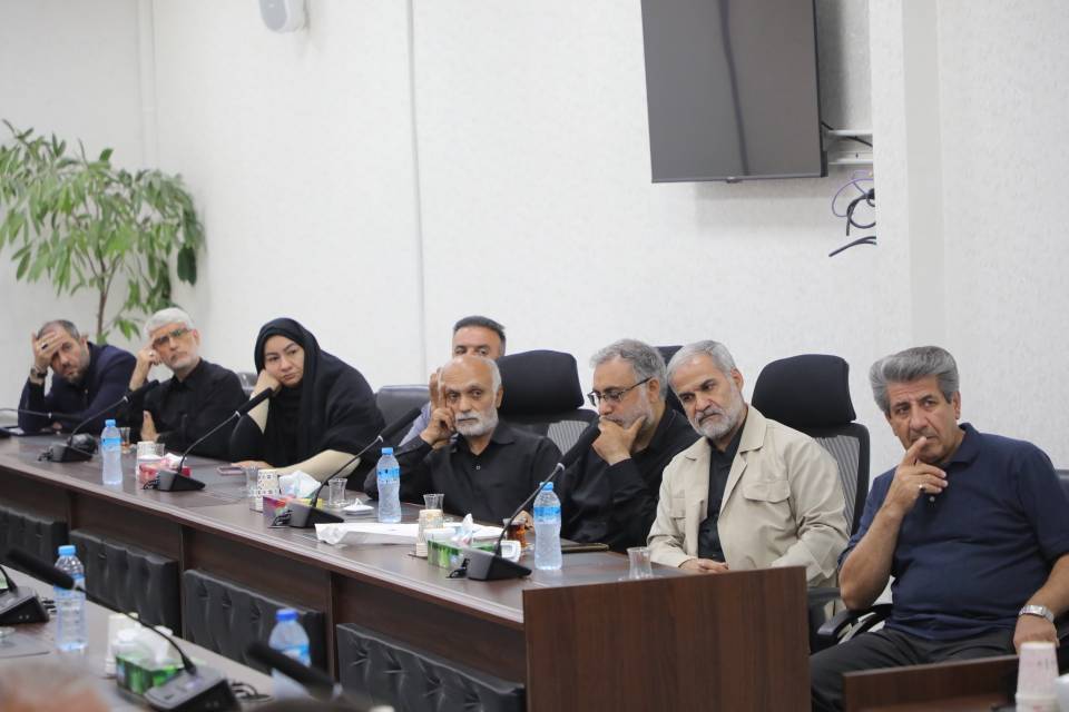نشست شهردار منطقه ۱۳ با مالکان ساختمان‌های تخریب شده در جنگ ۱۲ روزه