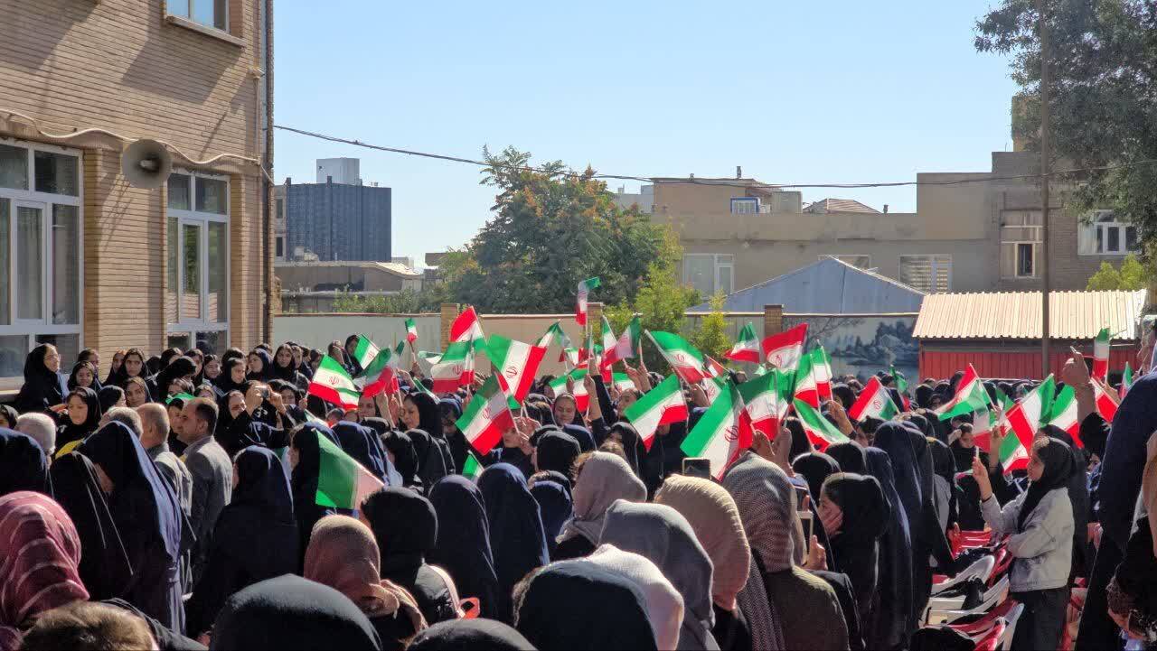 نواختن زنگ ایثار و مقاومت در سردشت