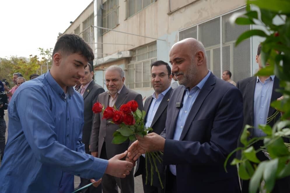 هیچ هنرآموز هنرستانی در ایران یا جهان بیکار نمی‌ماند