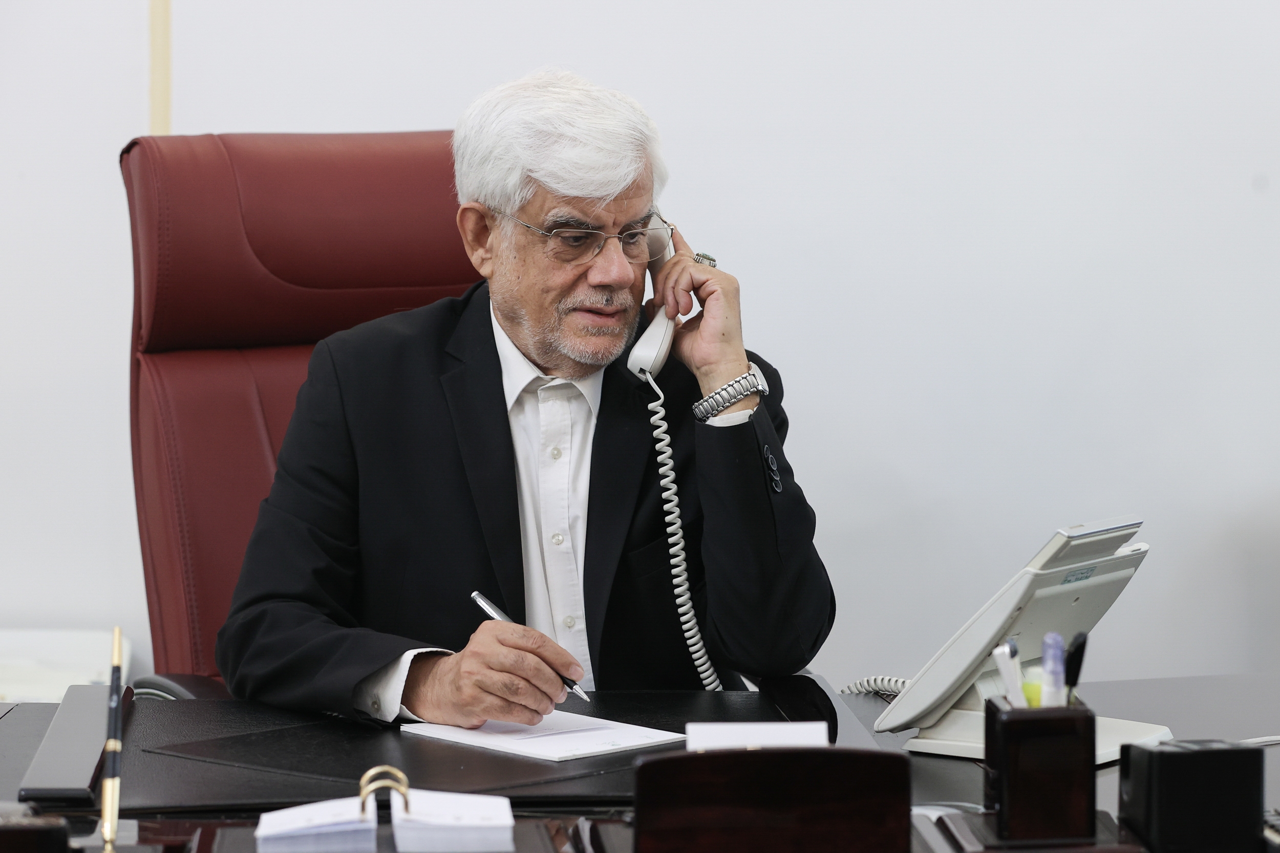 دستور عارف برای رسیدگی فوری به مصدومان سانحه اتوبوس دستور عارف برای رسیدگی فوری به مصدومان سانحه اتوبوس