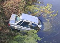 سقوط خودروی پراید به داخل رودخانه دستک کیاشهر و نجات راننده ۷۰ ساله