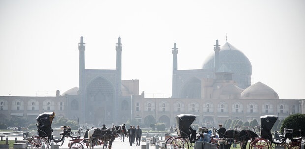 هوای اصفهان همچنان قرمز است هوای اصفهان همچنان قرمز است