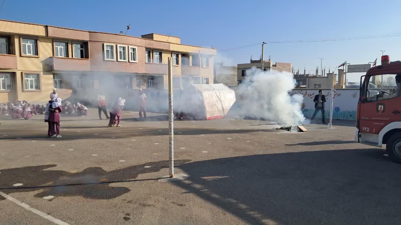 رزمایش زلزله در مدارس چهاربرج