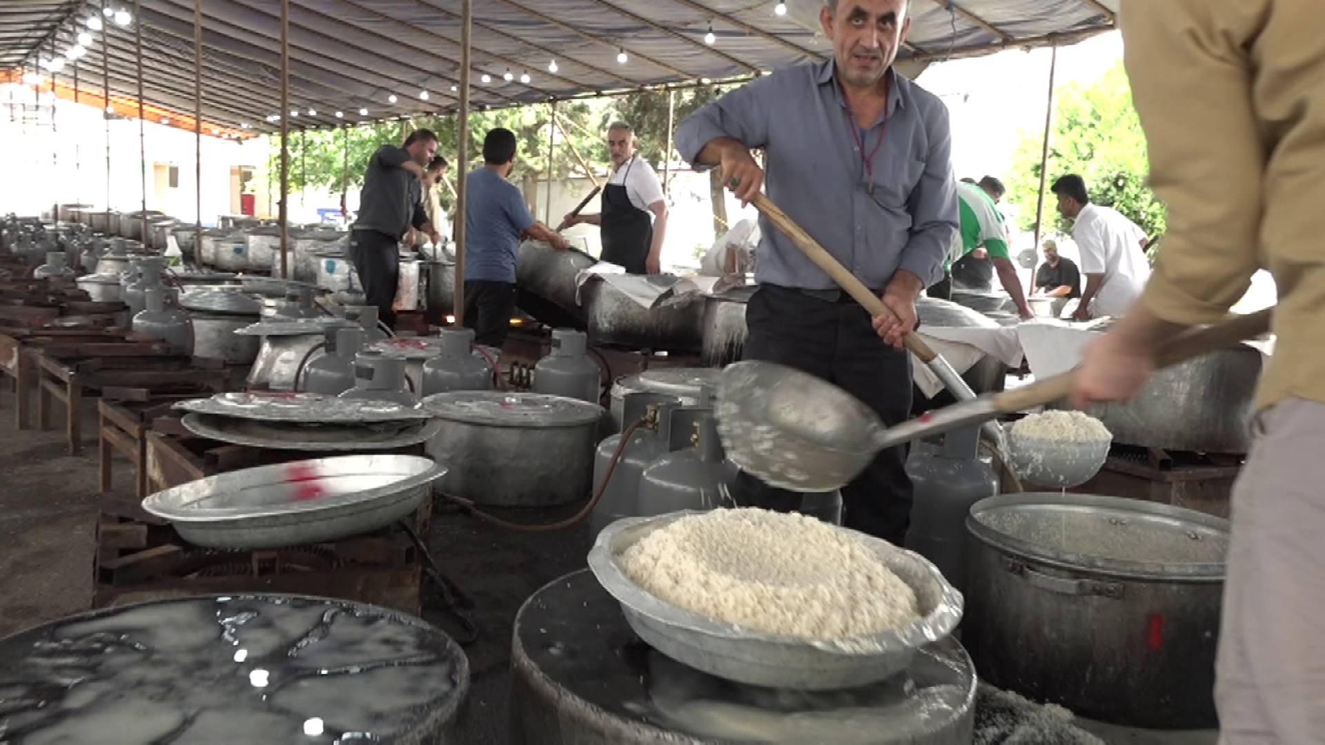 پخت و توزیع ۱۴ هزار غذای نذری به مناسبت عید غدیرخم