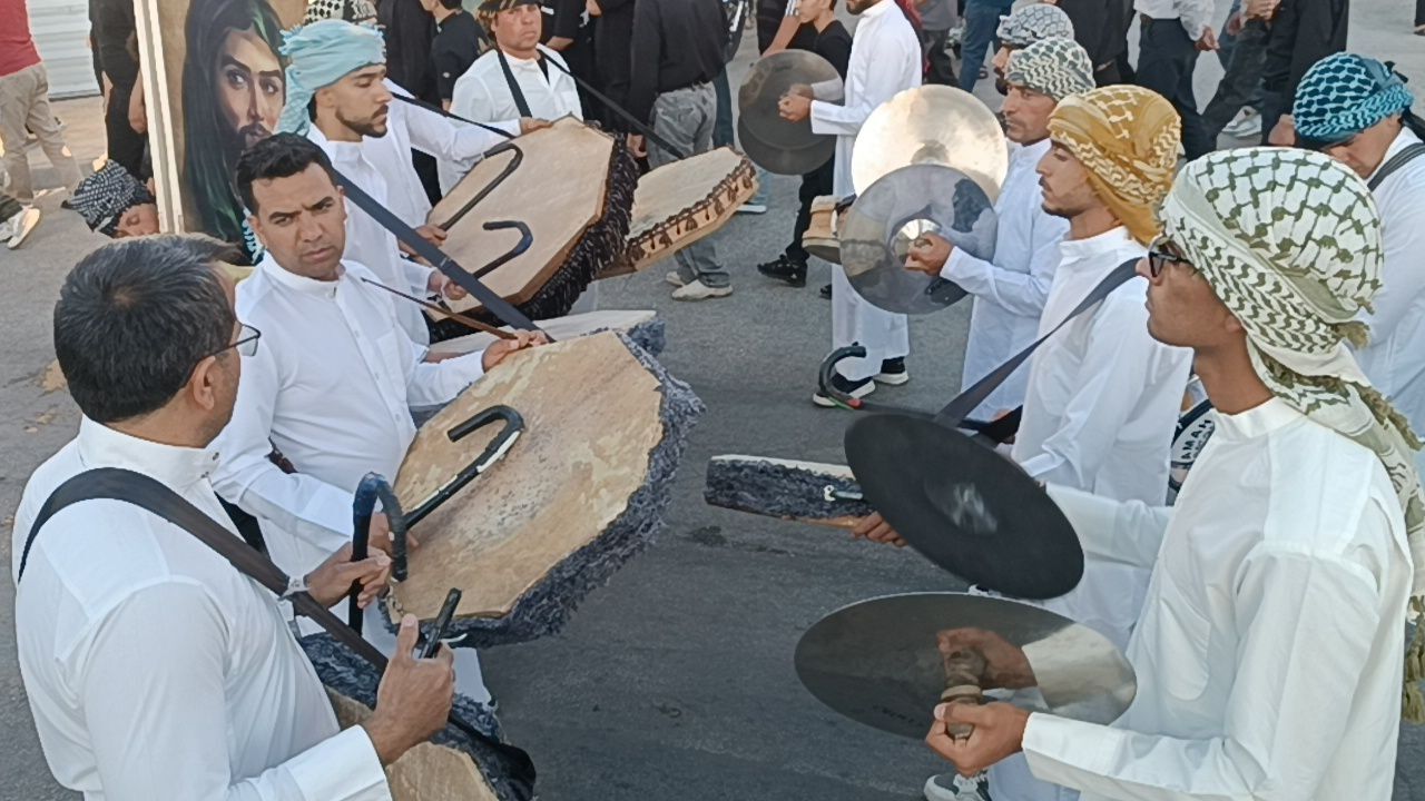 طنین بانگ چاوش محرم و لبیک یاحسین در بهمن طنین بانگ چاوش محرم و لبیک یاحسین در بهمن