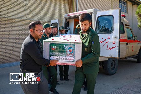 تشییع شهید علیرضا زارعی ثانی در بردسکن؛ وداع با پدری که نوزاد دوماهه‌اش را به یادگار گذاشت