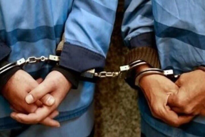 دستگیری سارق محتويات درون خودرو در فیروزآباد دستگیری سارق محتويات درون خودرو در فیروزآباد