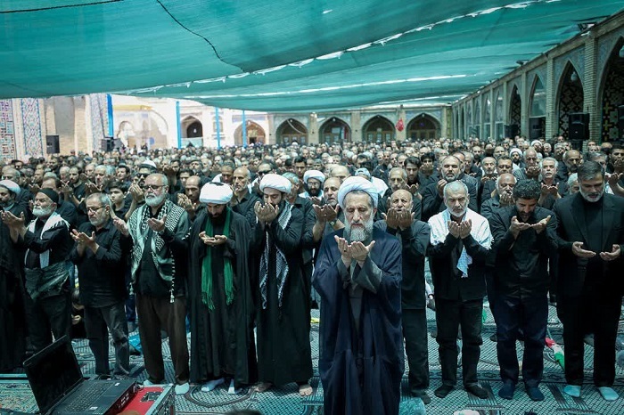 اقامه نماز ظهر تاسوعا در قزوین