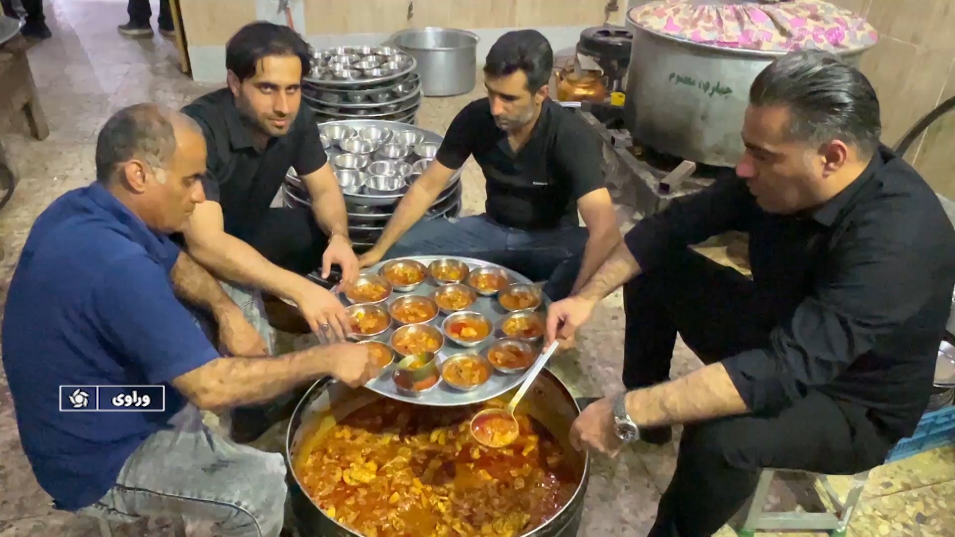 پخت و توزیع بیش از ۲۶ هزار غذای نذری در وراوی پخت و توزیع بیش از ۲۶ هزار غذای نذری در وراوی